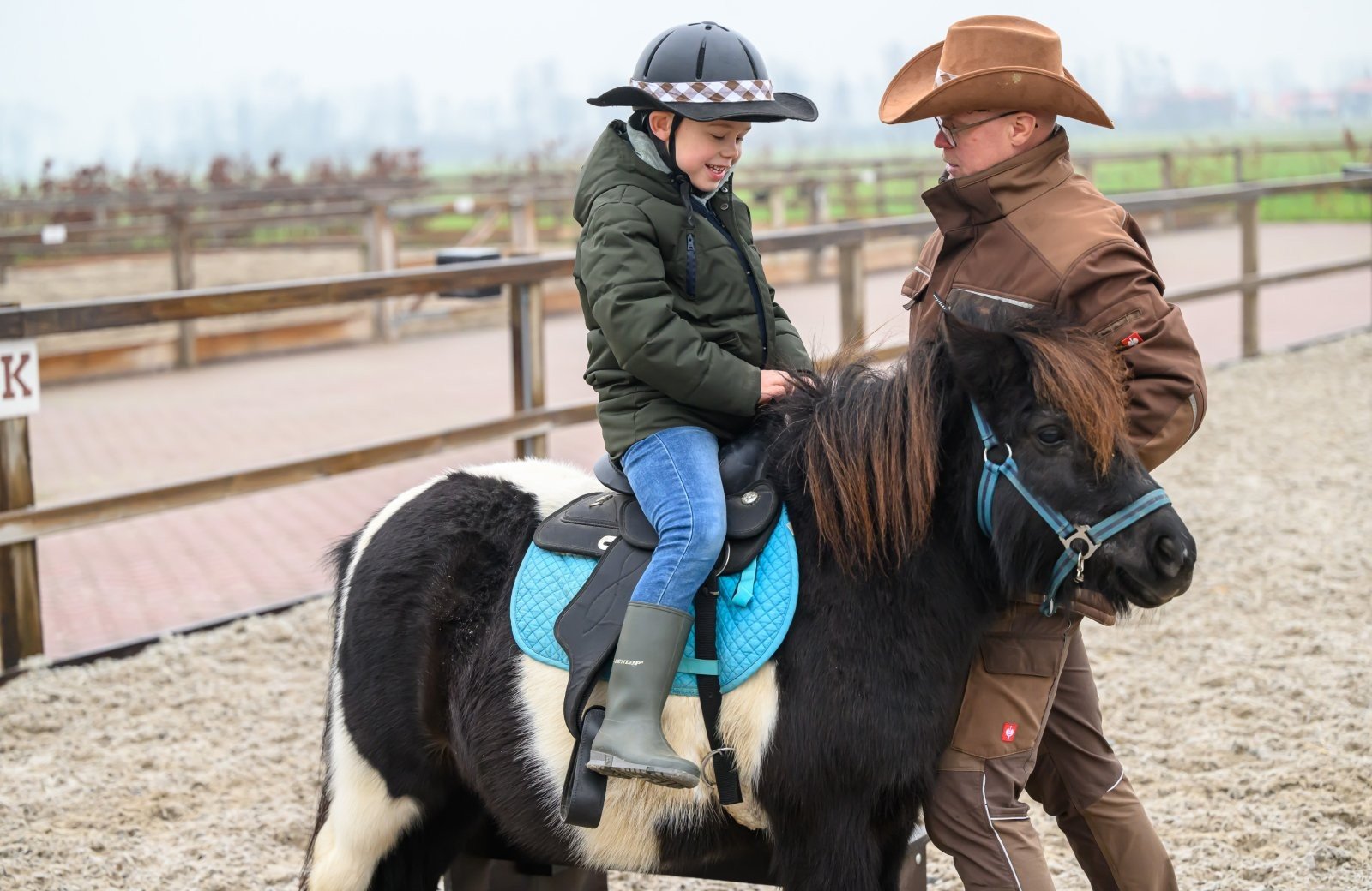 Stip de pony ranch ponyrijden